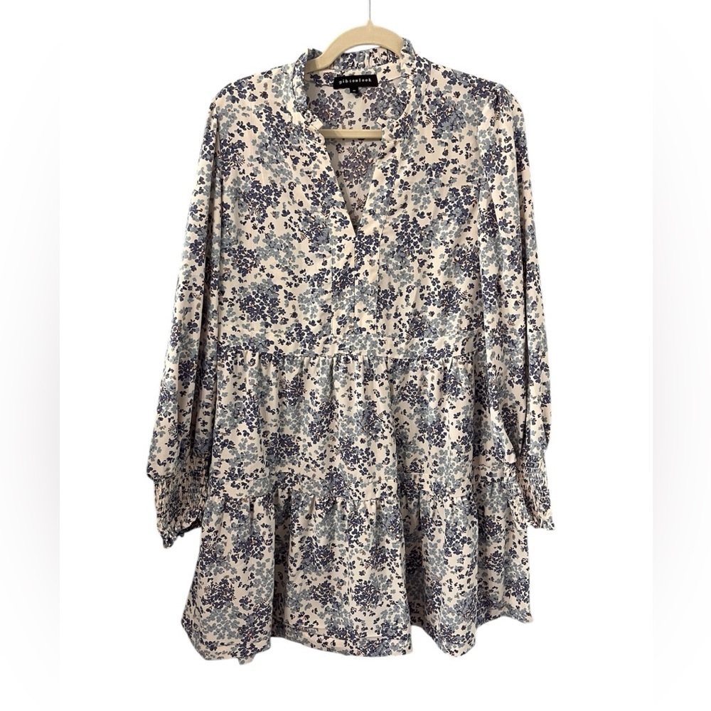 GibsonLook NWOT Floral Long Sleeve V-Neck in Size M